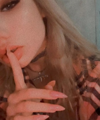 От меня ты получишь незабываемый опыт и настоящую насладу. ✨
У меня есть гибкий график, так что можем встретиться в любое удобное для тебя время. В моих услугах - эротический массаж, классический секс, французский минет, ролевые игры и многое другое. 😏
Фото, которые ты видишь здесь, полностью соответствуют реальности. Я стройная и сексуальная с красивой грудью и упругой попкой. 😍
Мои умелые руки и соблазнительное тело принесут тебе незабываемый удовлетворение. Учебники мне лишние, ведь мой опыт говорит сам за себя. 😉
Очаровательная улыбка и мягкие прикосновения превратят наше свидание в настоящий праздник страсти. 💋
Так что, давай сделаем это в Москве, я жду тебя! 🔥 Викуся